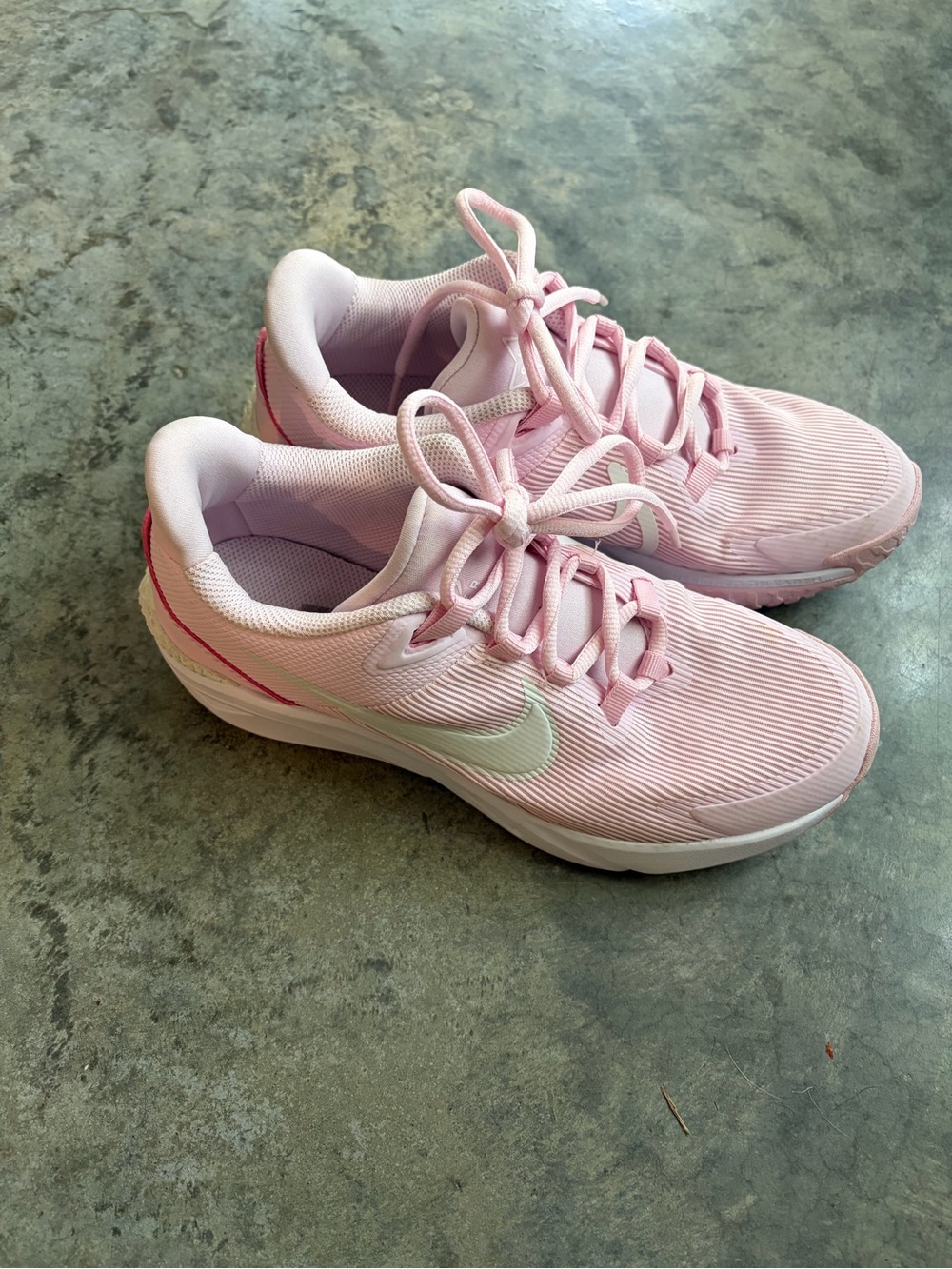 Nike Kids size 5Y Light Pink Athletic Sneakers with White Swoosh